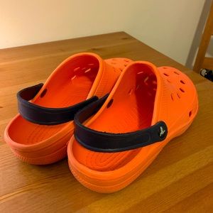 Bird Dogs Crocs - Coral/Navy - Size 11